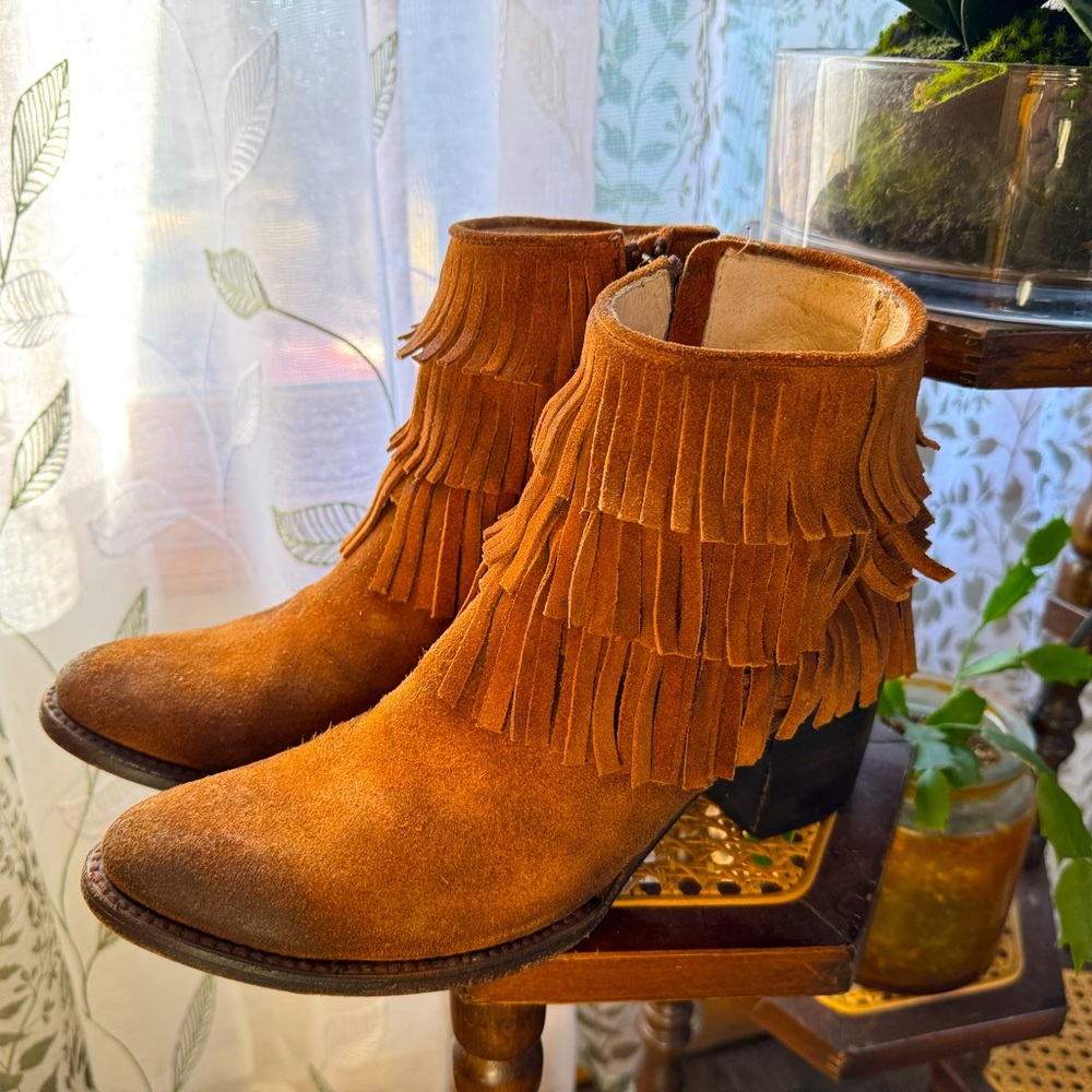 Freebird by Steven OG fringe Belle EUC size 10